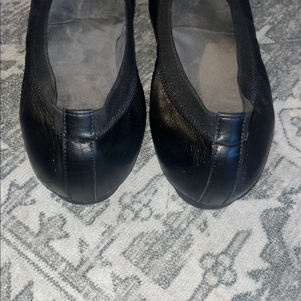 Stuart Weitzman women’s Black Leather Flats size 6.5